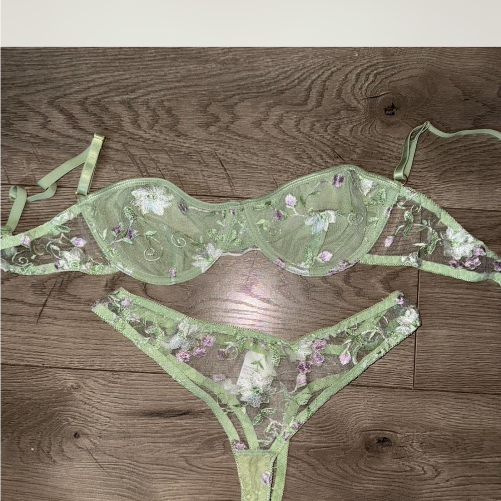 Delicate Green Floral Lace Bra Set